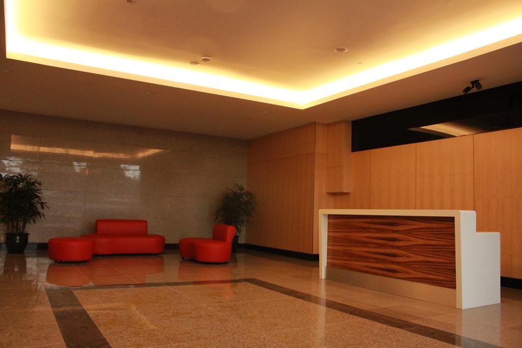 Haus 1 @ Imperial Suites Kuching Extérieur photo