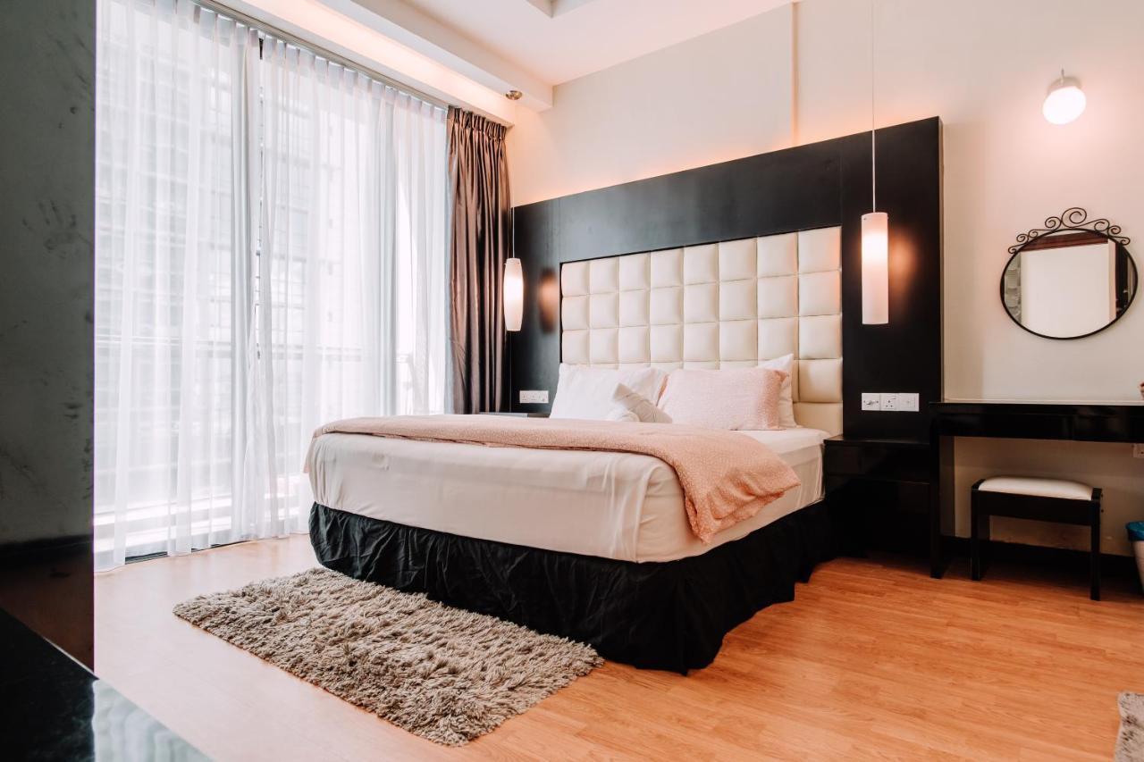 Haus 1 @ Imperial Suites Kuching Extérieur photo