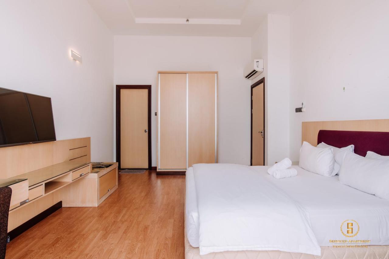 Haus 1 @ Imperial Suites Kuching Extérieur photo